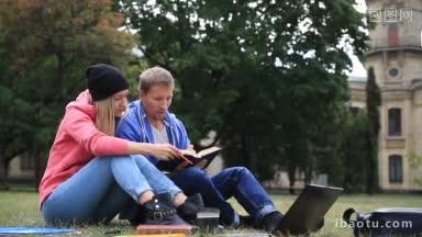 年轻的大学朋友们坐在校园公园的草坪上一起学习，几个学生看书和